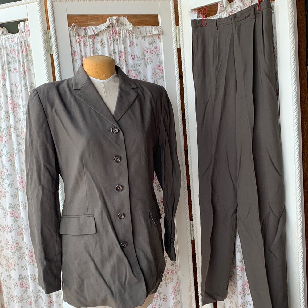 Banana Republic trouser suit. SZ 4 & 2